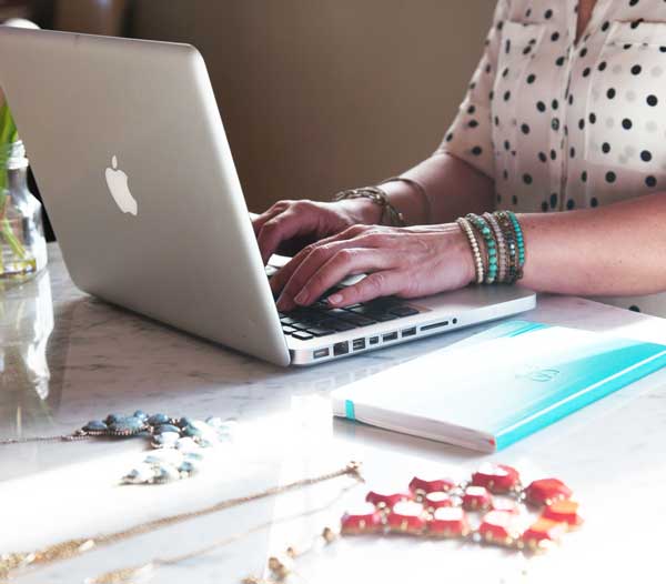 woman-working woman-working